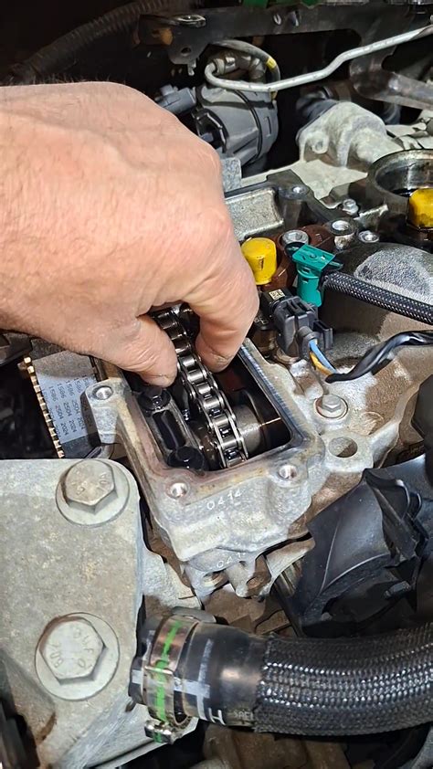 detailné zobrazenie znečisteného spínača a motorovej časti