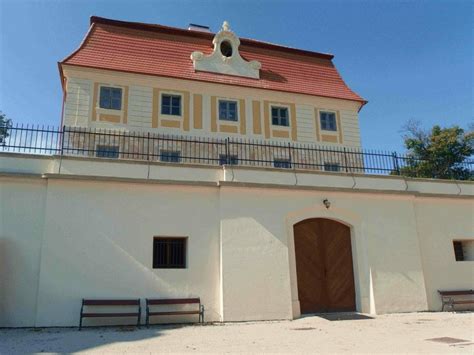 Exteriér kaštieľa Oponice po rekonštrukcii