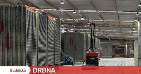 Surová hlina pripravená na spracovanie pre výrobu keramických škridiel
