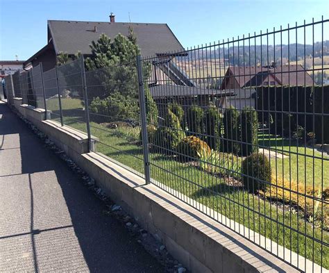 Prefabrikované betónové plotové panely
