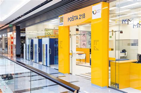 Stena z lisovaných slamených balíkov pred omietaním