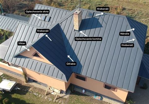Ilustrácia detailu oplechovania komína na šikmej streche