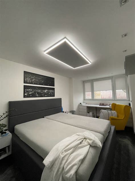 Render malej miestnosti so sadrokartónovým stropom a integrovaným LED osvetlením