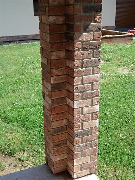 Rôzne druhy kamenných obkladov a klinker tehličiek