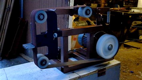 Schéma premeny ručnej pásovej brúsky na stacionárnu