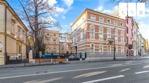 Fotografia zrekonštruovanej budovy stavebnín v Púchove