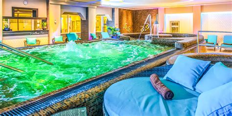 Interiér bazénovej haly s rastlinami v Relax komplexe