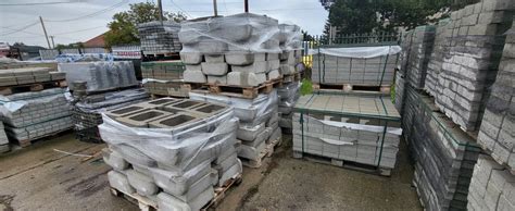 stavebné materiály a štrkopiesky na skládke
