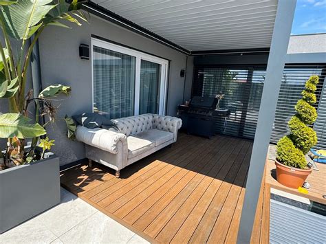 Príklady kombinácií čiernej kuchynskej linky s inými prvkami