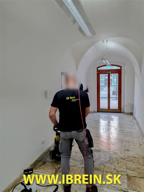 profesionálne maliarske vybavenie v interiéri