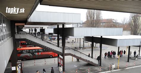 Pohľad na modernizovanú autobusovú stanicu v Šali