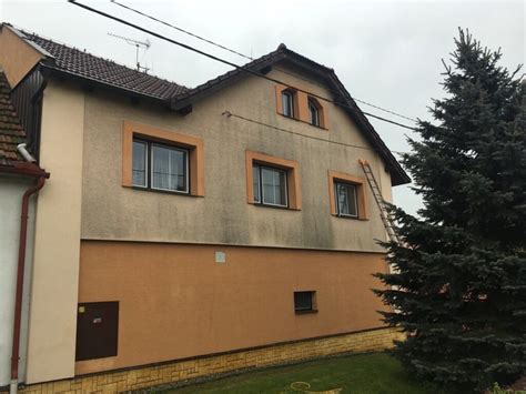 Príklad fasády po 6 rokoch s a bez starostlivosti