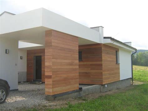 Moderný fasádny obklad z agátového dreva na rodinnom dome