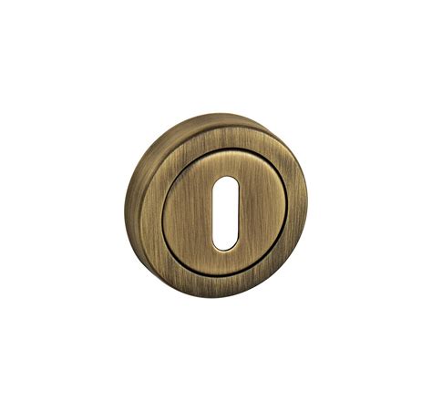 Detailné zábery na povrchovú úpravu bronz česaný pri kovaní Cobra Elegant