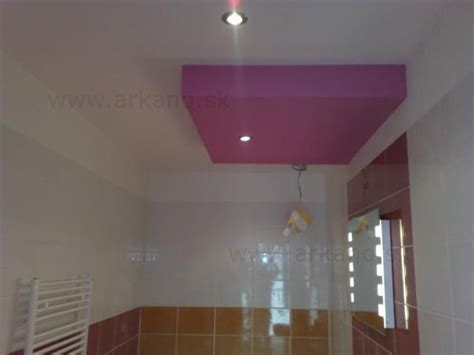 Maľovaný strop v kúpeľni