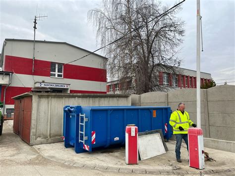 Zberný dvor (Mistplatz) v Rakúsku pre správnu likvidáciu starého nábytku