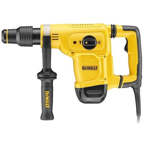 Detailný pohľad na sekacie kladivo DeWalt SDS-Max pri práci v betóne