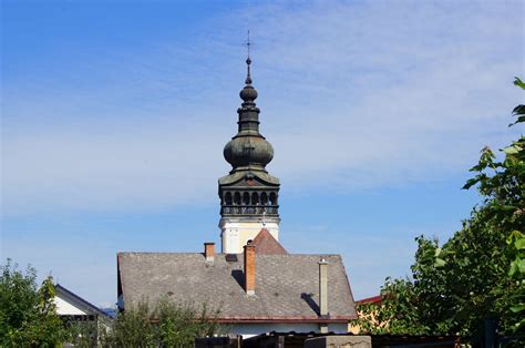 Pohľad na lešenie pri veži evanjelického kostola v Piešťanoch