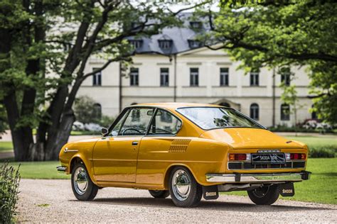 Interiér zrenovovaného kupé Škoda 110 R