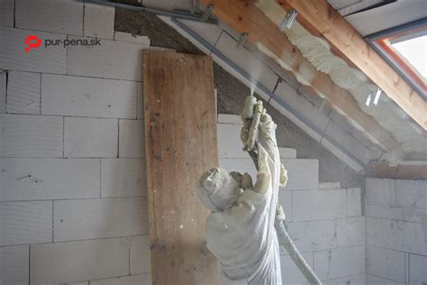 Aplikácia PUR peny na podlahu