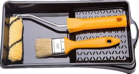 Náčinie na aplikáciu laku (štetec, valček)