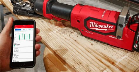 Schéma pripojenia Milwaukee One-Key k mobilnej aplikácii cez Bluetooth