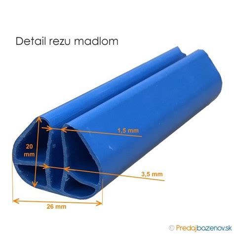 Detail vyhladzovania fólie bazéna