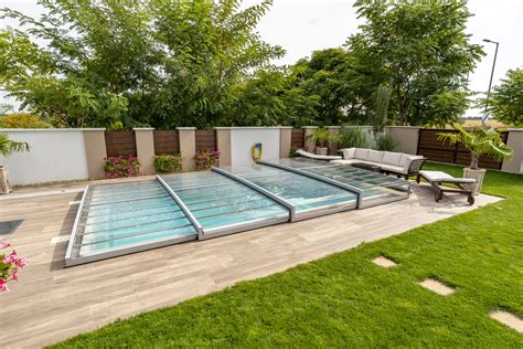 Ilustrácia napúšťania bazéna vodou