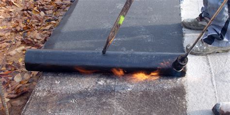 Pokládka hydroizolačného asfaltového pásu