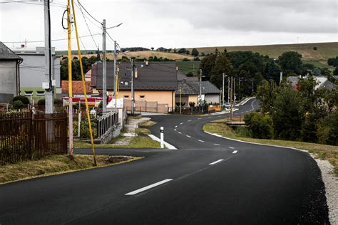 Schéma umiestnenia smerových stĺpikov pri ceste