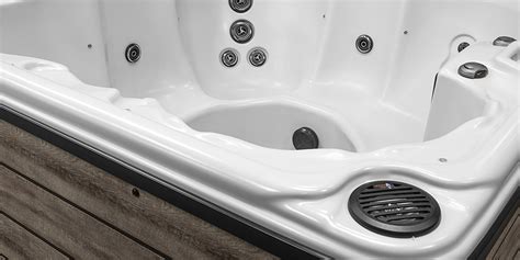 Vírivka Viking Spas v exteriéri