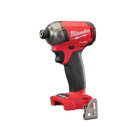 Detailný záber na hydraulický mechanizmus Milwaukee M18 FQID a jeho 1/4