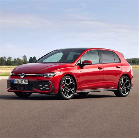 Volkswagen Golf s bočnými lištami