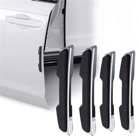 Detail vonkajšej lišty dverí automobilu