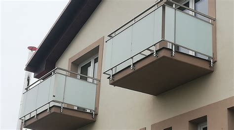 Galéria inštalovaných hliníkových zábradlí v exteriéri