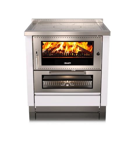 Moderný sporák s koaxiálnym komínom