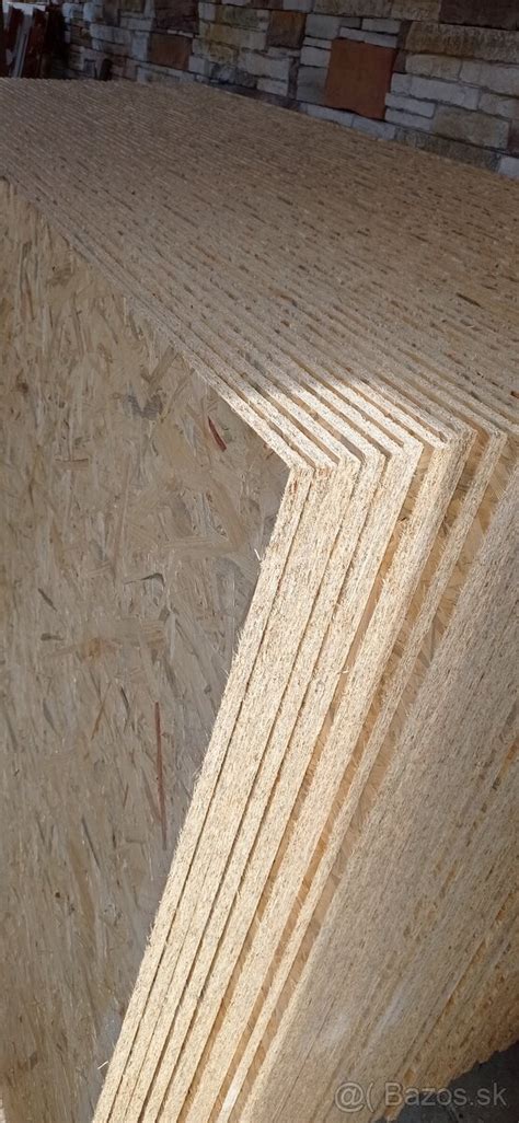 Ilustračné foto OSB dosiek s rôznymi hrúbkami