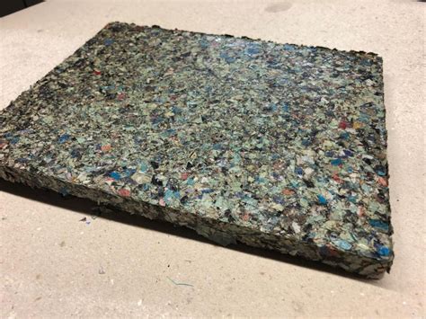 Ukážka rôznych materiálov štrbinových žľabov (betón, nerez, recyklovaný plast)
