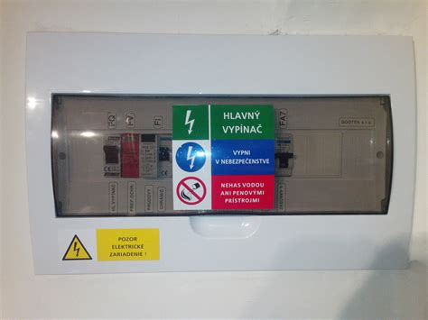 Správne umiestnenie a označenie elektrického rozvádzača
