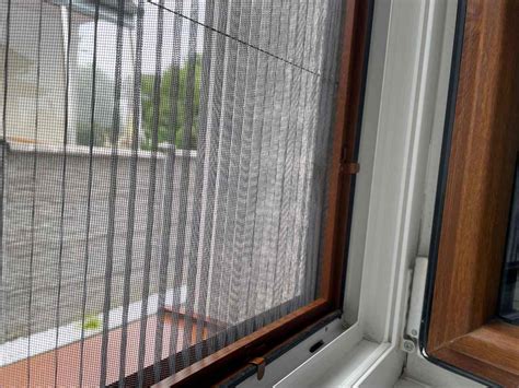 Prehľad rôznych typov sieťok proti hmyzu (rolovacie, pevné, plissé)