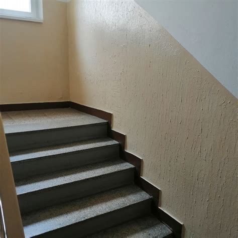 Hotový orazený a namaľovaný sokel