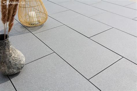 Protišmyková dlažba na terase