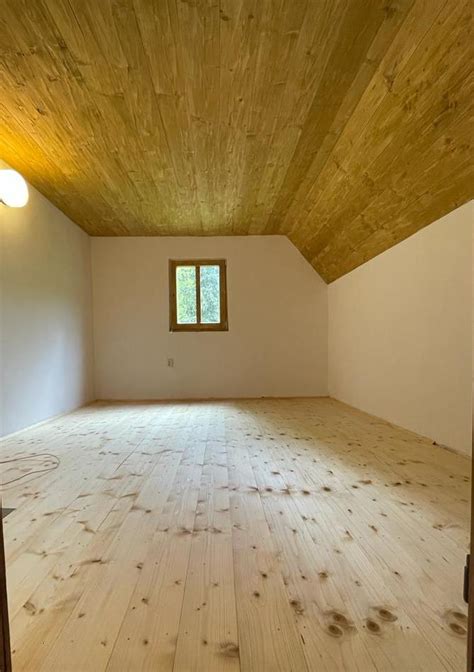 Klasický drevený strop z dosiek