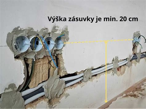 Detail skrytej zásuvky v obklade