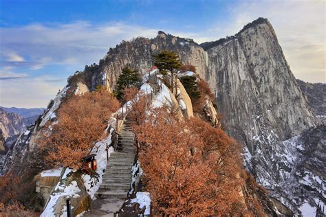 Hora Huashan a jej strmé chodníky