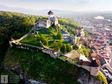 Trenčiansky hrad nad mestom