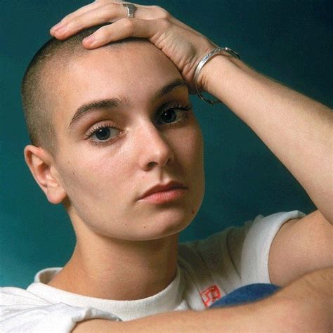 Sinéad O'Connor počas jedného zo svojich aktivistických vystúpení