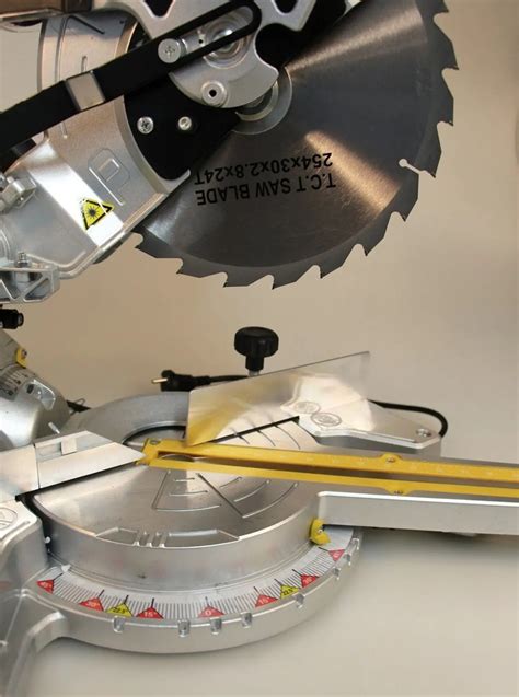 Detail pílového kotúča a nastavenia uhlu