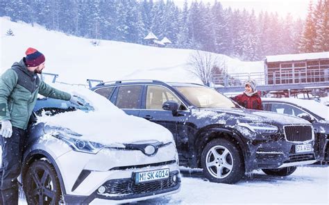 Zimné auto s nezávislým kúrením a topiacim sa snehom