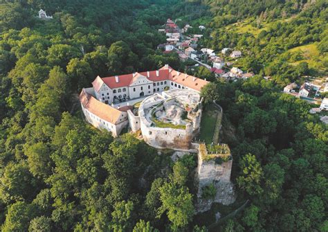 Hrad Modrý Kameň a okolie